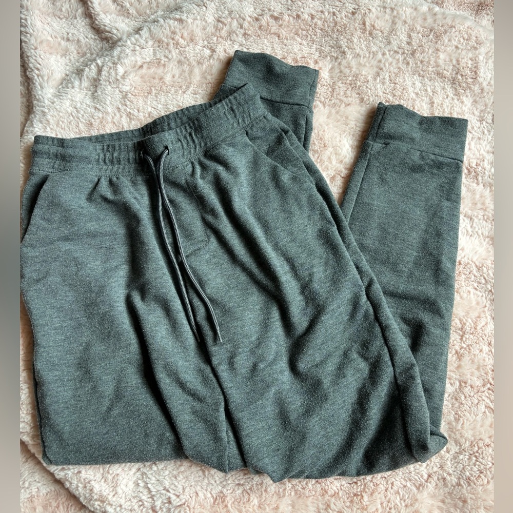 grey sweatpants